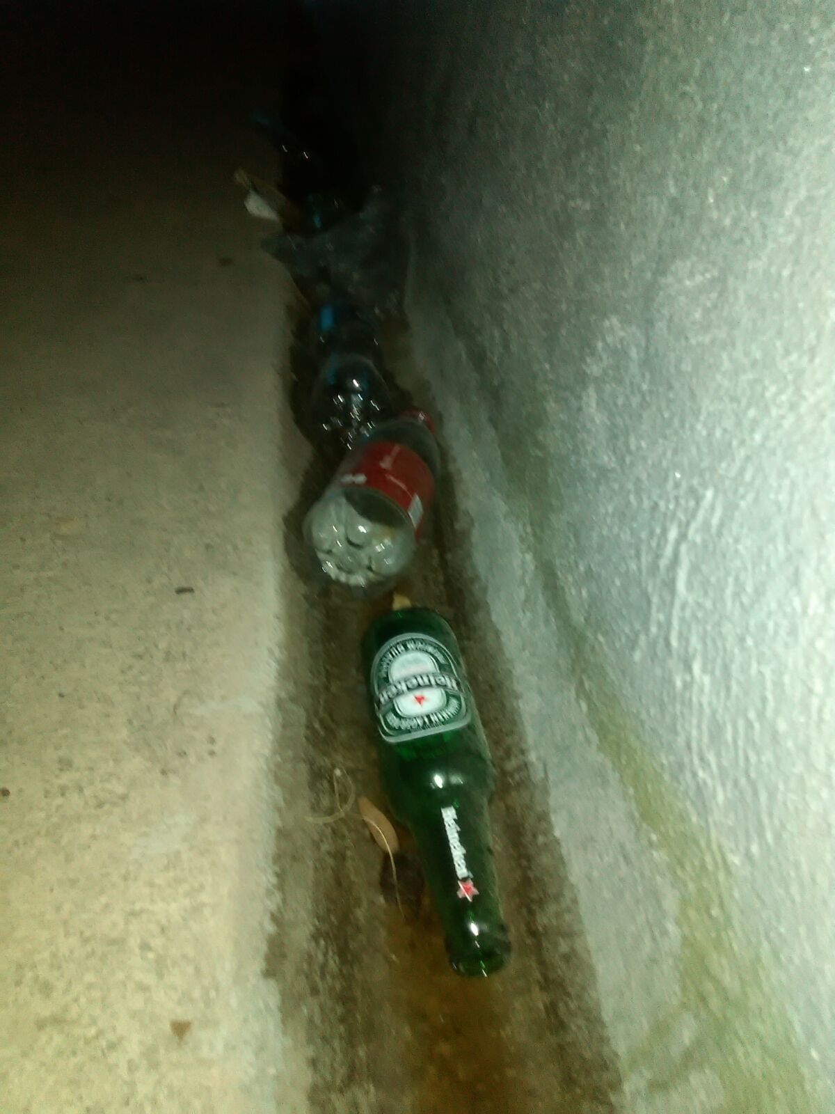 Huele a orines el 'túnel del beso'