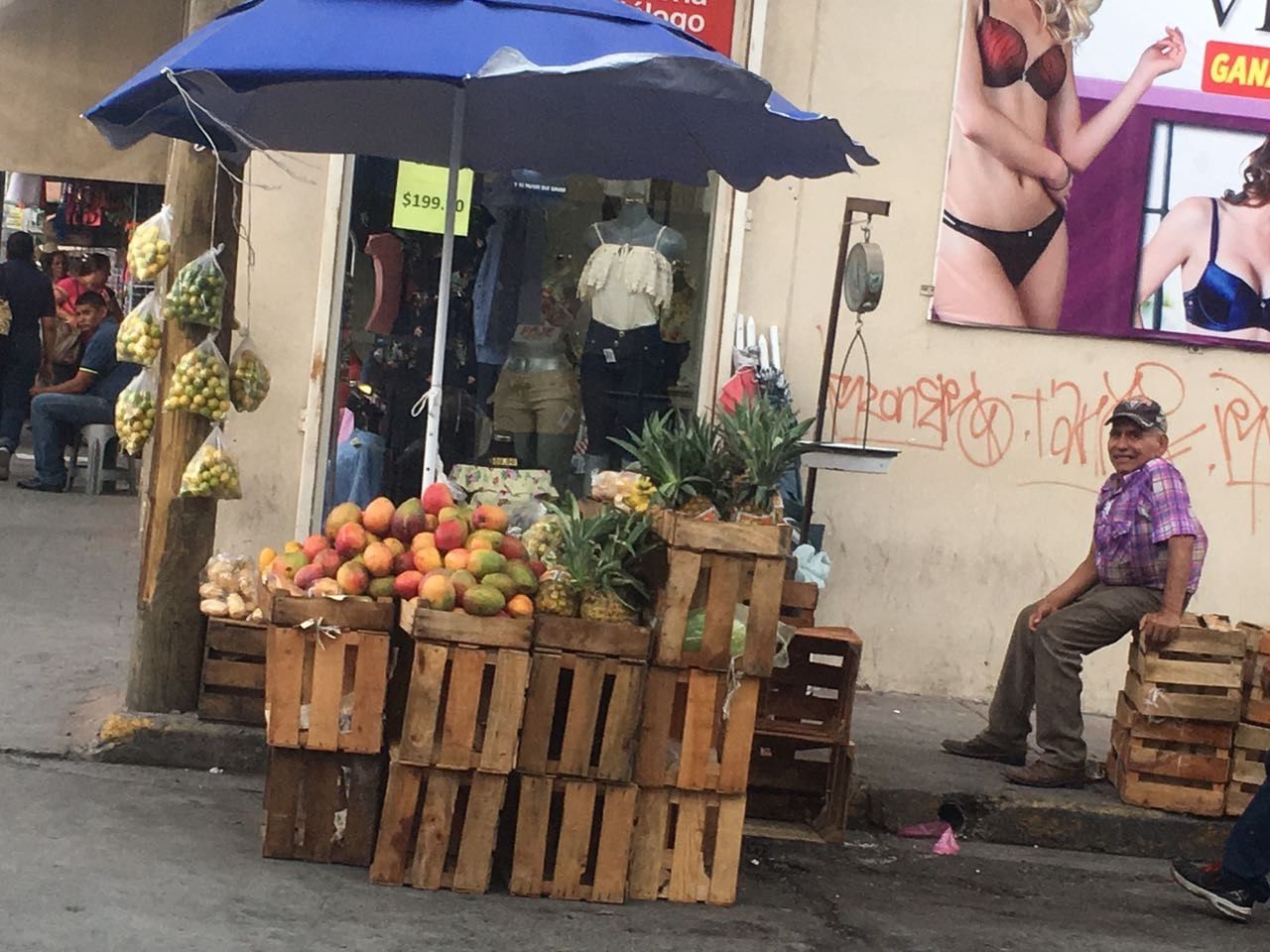 En la zona centro, los vendedores hacen su esfuerzo 
