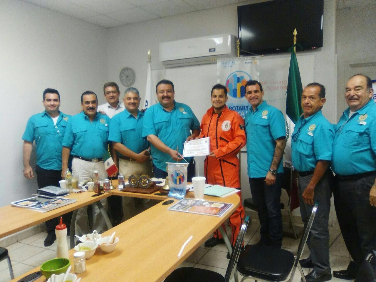 Antes de partir, fue reconocido por el Club Rotario de Río Bravo 