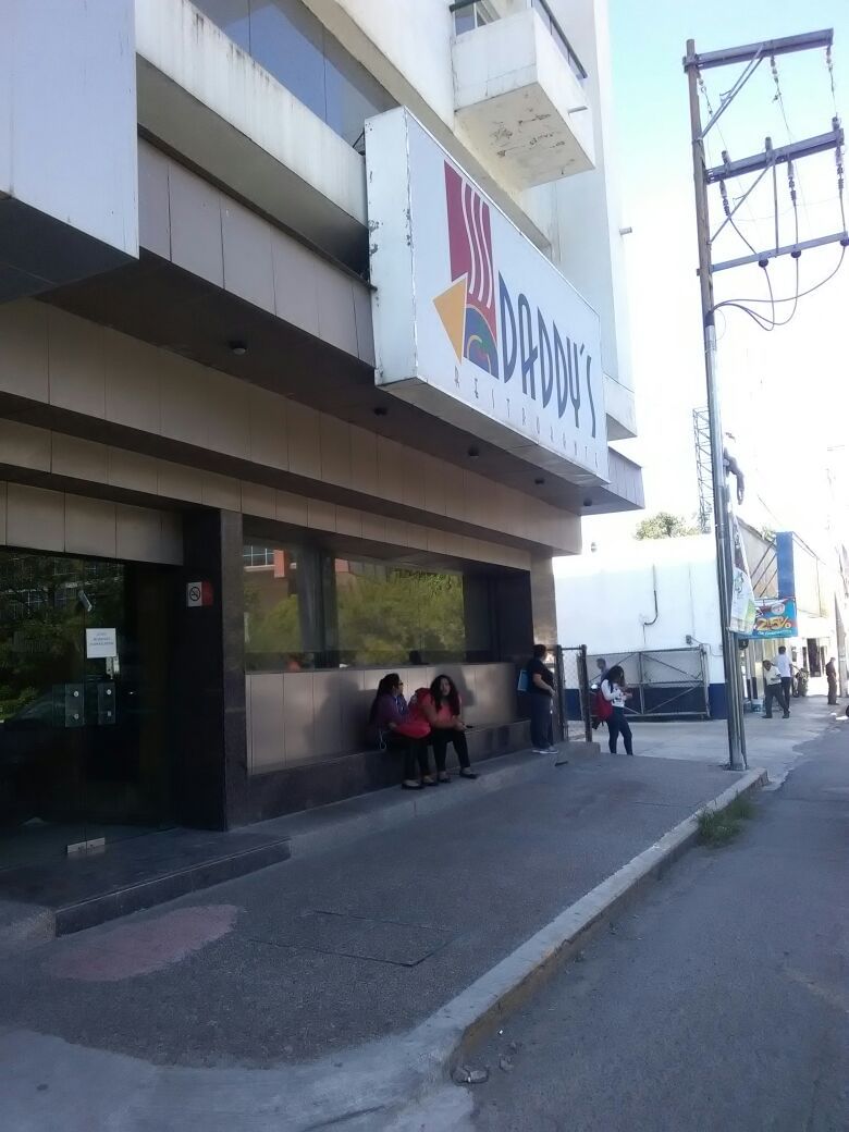Tan poca clientela tenía, que la noticia de su liquidación ha corrido muy lentamente en Victoria