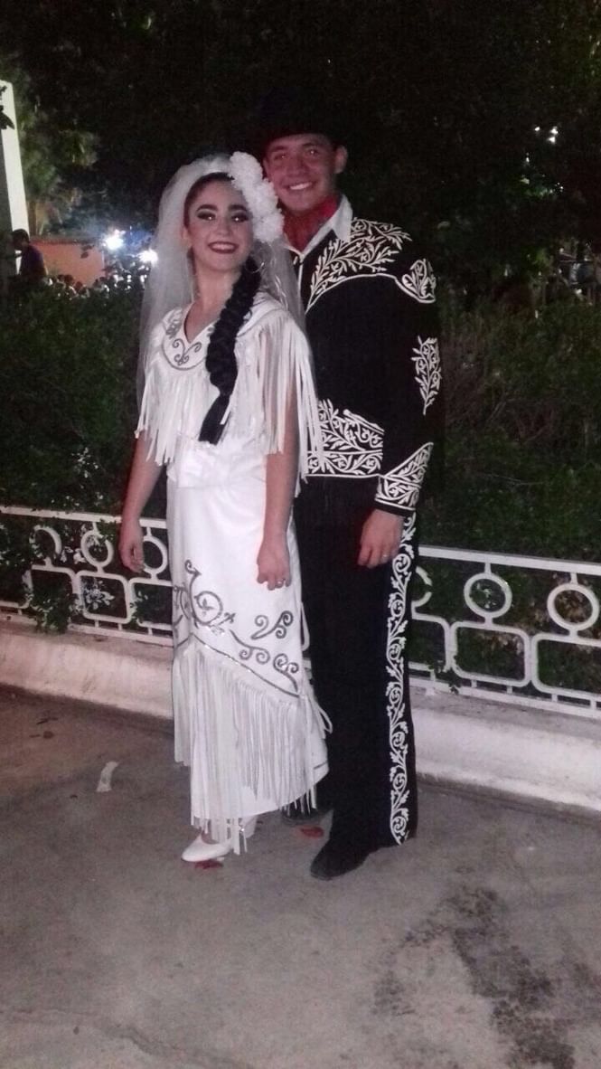 Los novios de la “Boda Huasteca” 