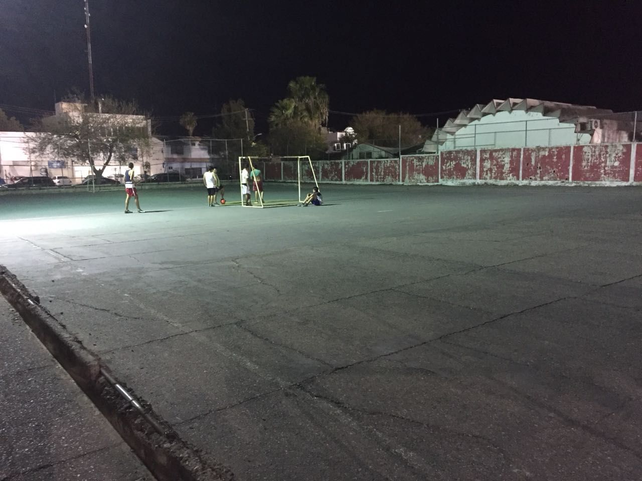 Sacarán del abandono cancha de concreto donde se practica el futbol rápido