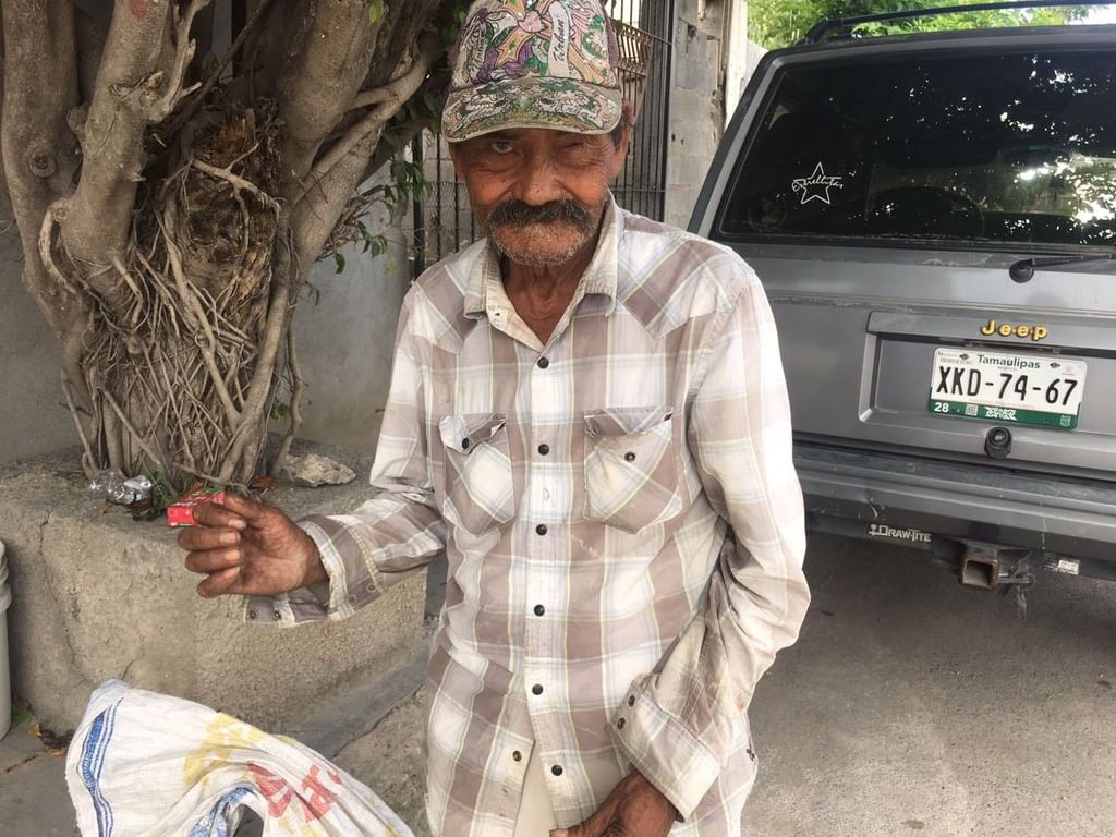 Se esfuerza por sacar la comida del día