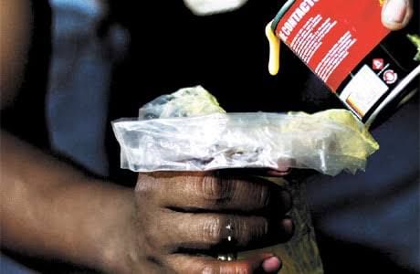 Adictos al resistol niños  de primaria y secundaria