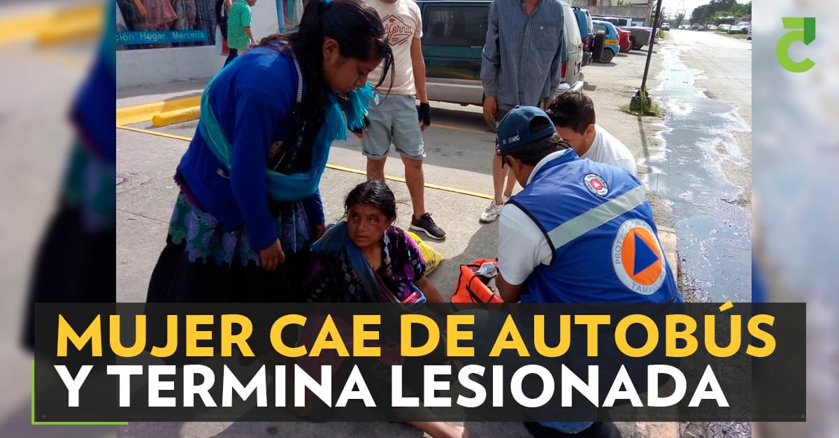 Mujer cae de autobús y termina lesionada