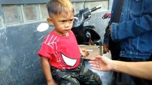 niño fumador indonesia