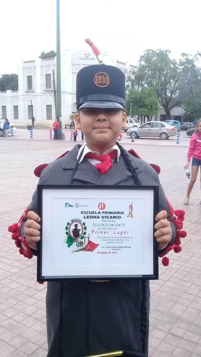 Es una niña amorosa; le gusta ayudar a los demás. 