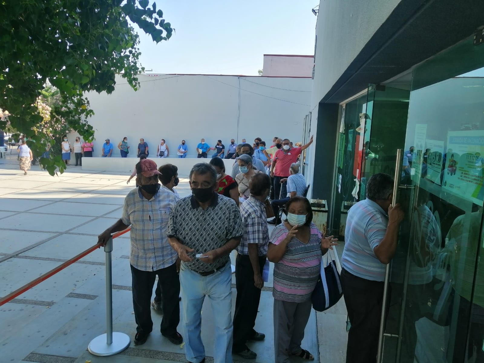 Protestan en el Issste por falta de medicamentos