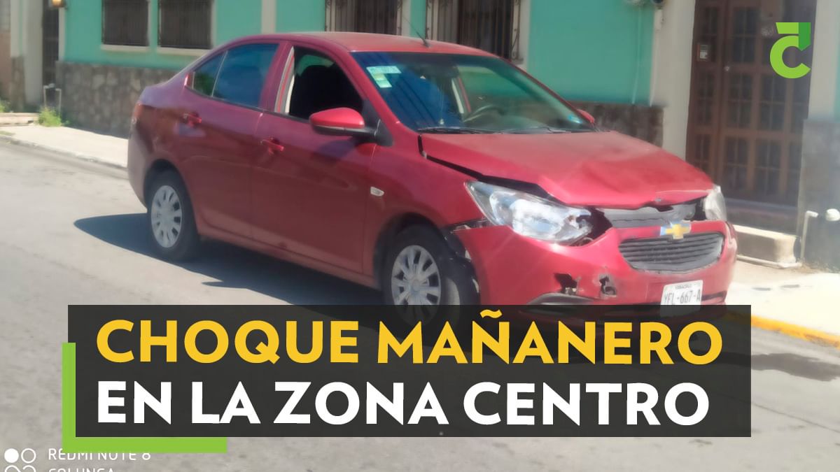 Se pasa la luz roja del semáforo y provoca choque en la zona centro