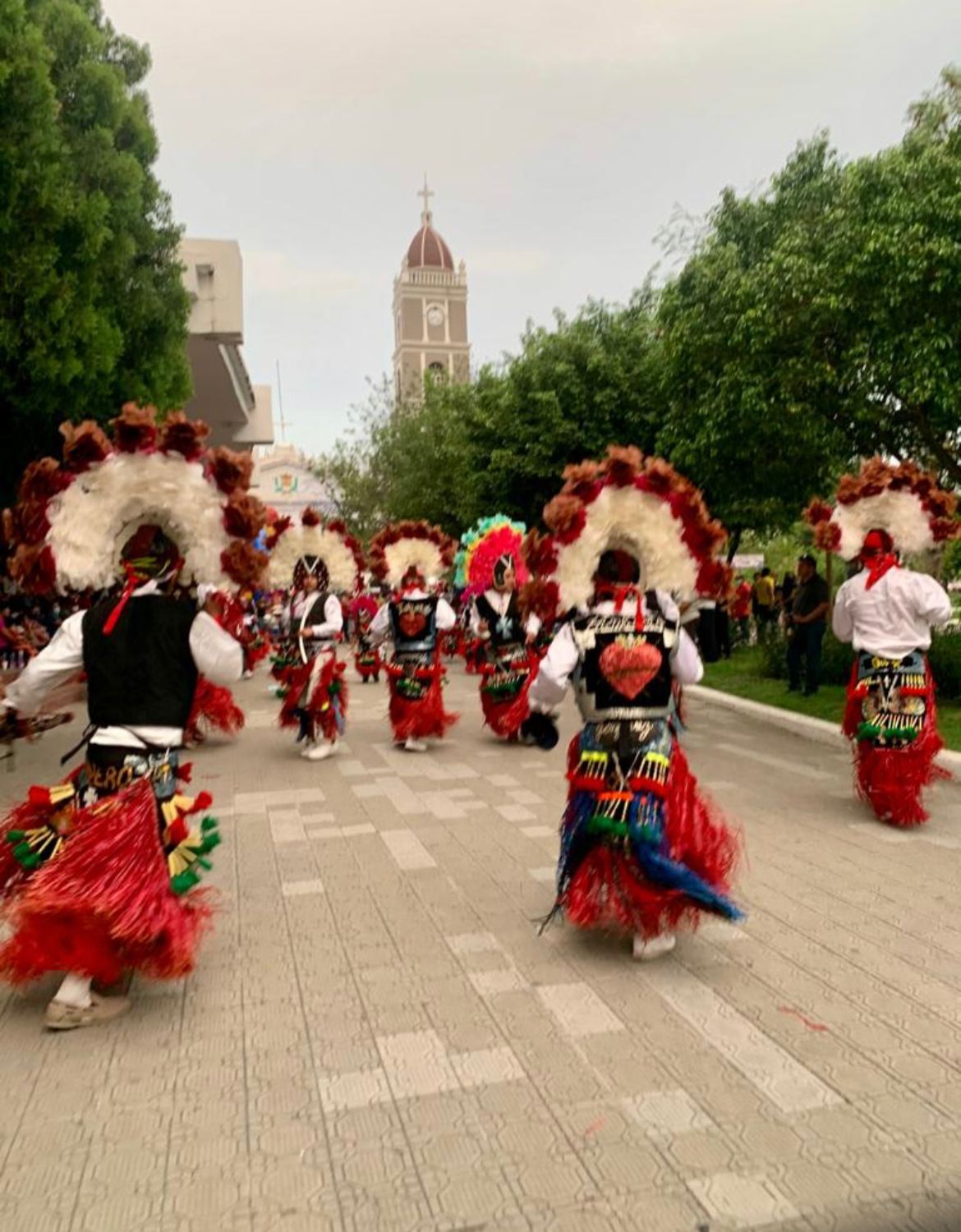 Inician festejos de Nuestra Señora del Refugio con caravana vehicular