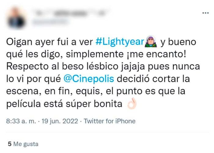 Beso de Lightyear: usuarios acusan a cines de cortar la escena