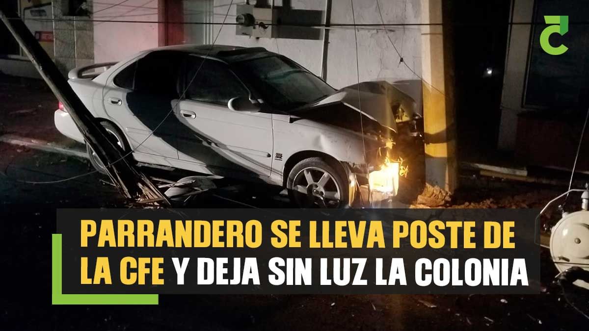 Choca contra poste de la CFE, huye, y deja sin luz la colonia