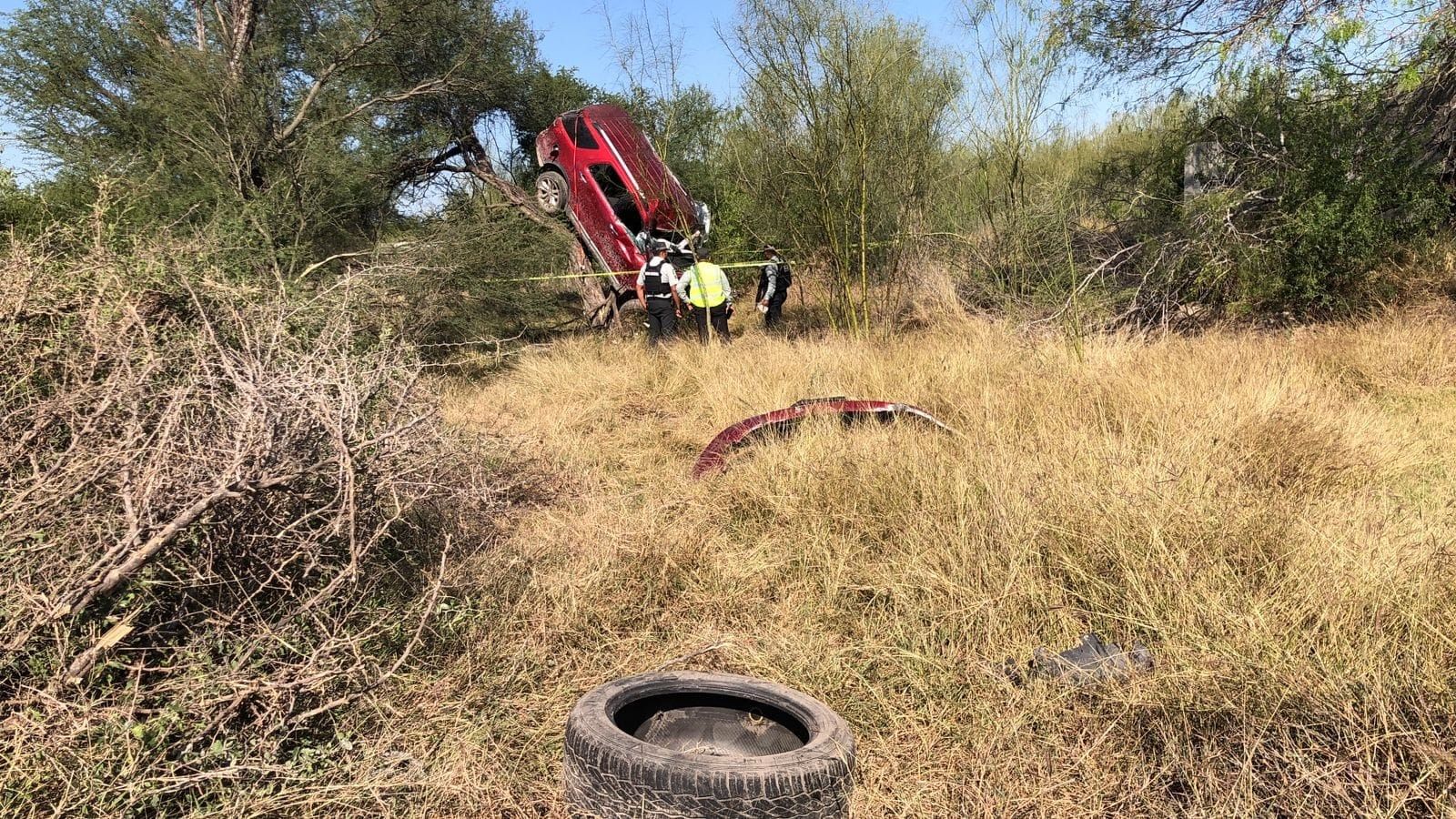 Pareja Muere En Volcadura En La Carretera La Ribereña