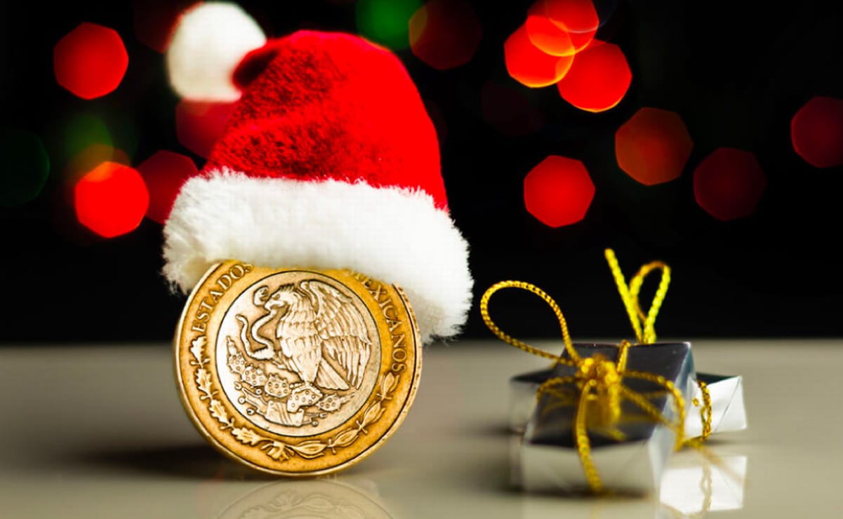 lo primero que debes hacer es dividir el monto del aguinaldo estándar entre los 365 días del año