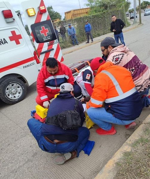 Pareja derrapa y acaba en el hospital