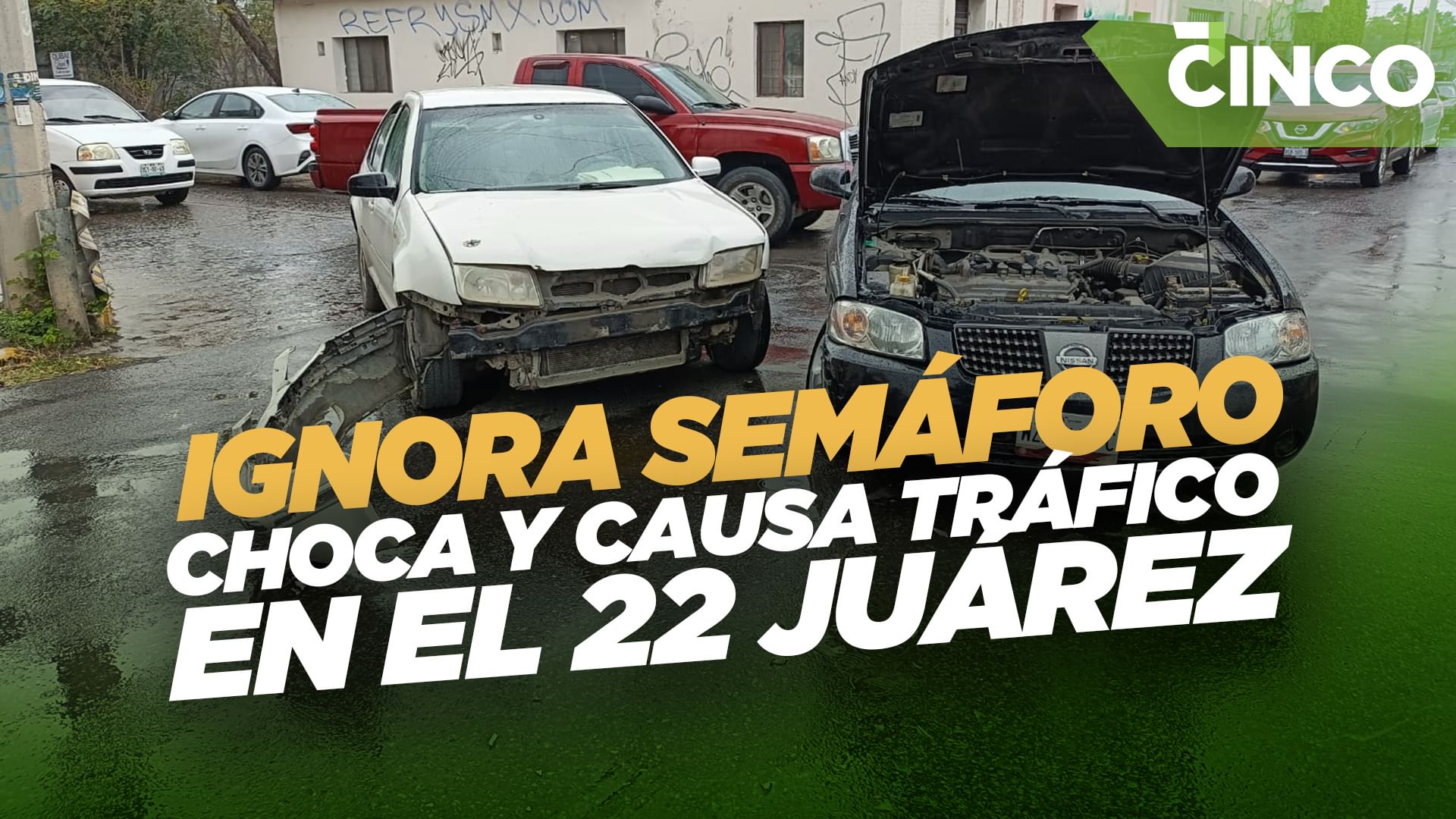 Ignora semaforo, choca y causa tráfico en el 22 Juárez
