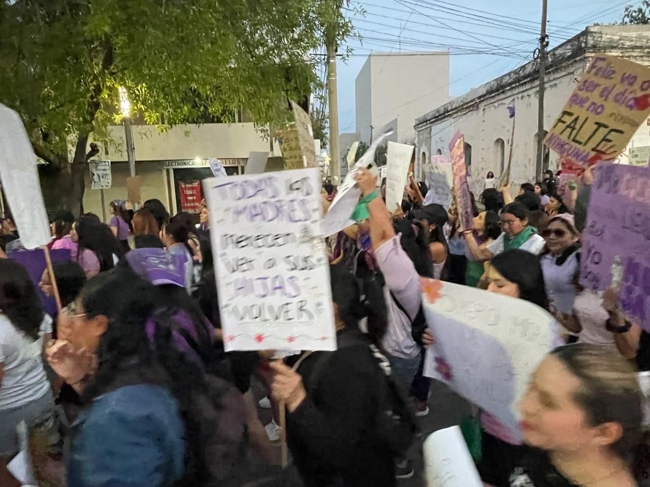 Feministas marchan y protestan en el Día de la Mujer