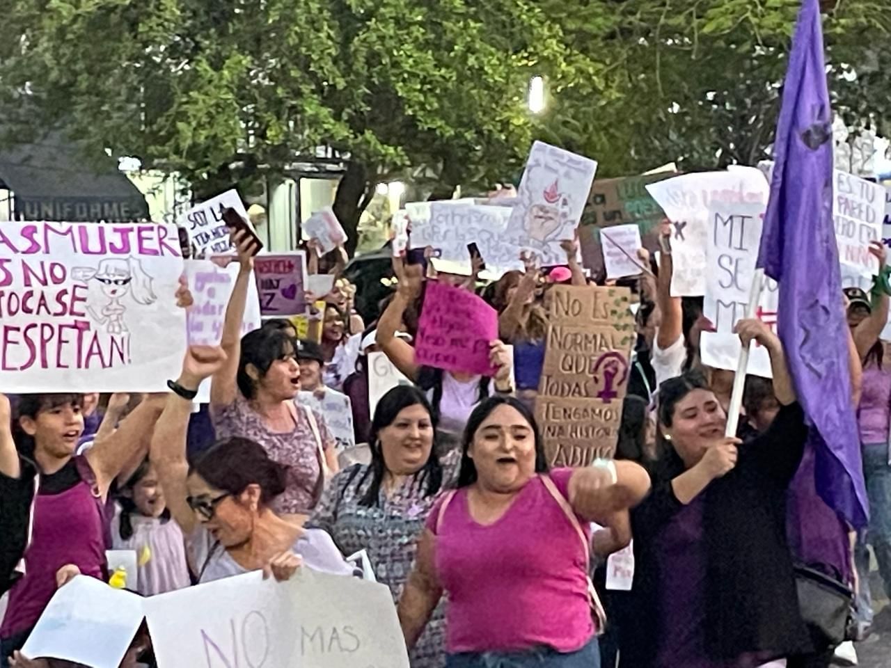 Feministas marchan y protestan en el Día de la Mujer
