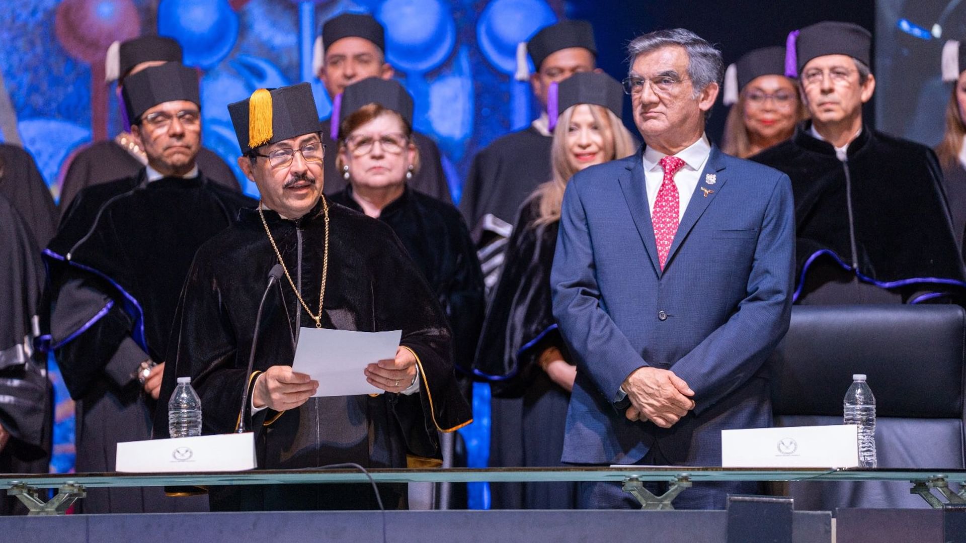 Dámaso Anaya rinde juramento como rector de la UAT