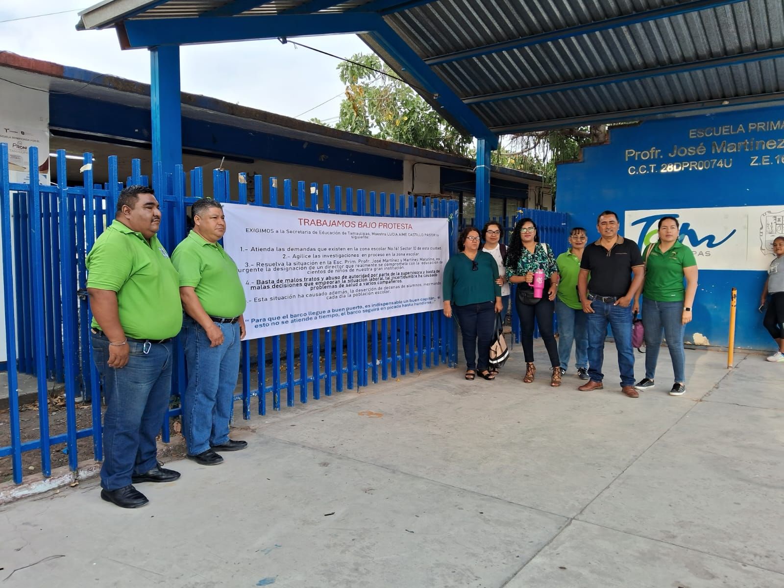 Trabajan bajo protesta en la primaria “Profr. José Martínez y Martínez”