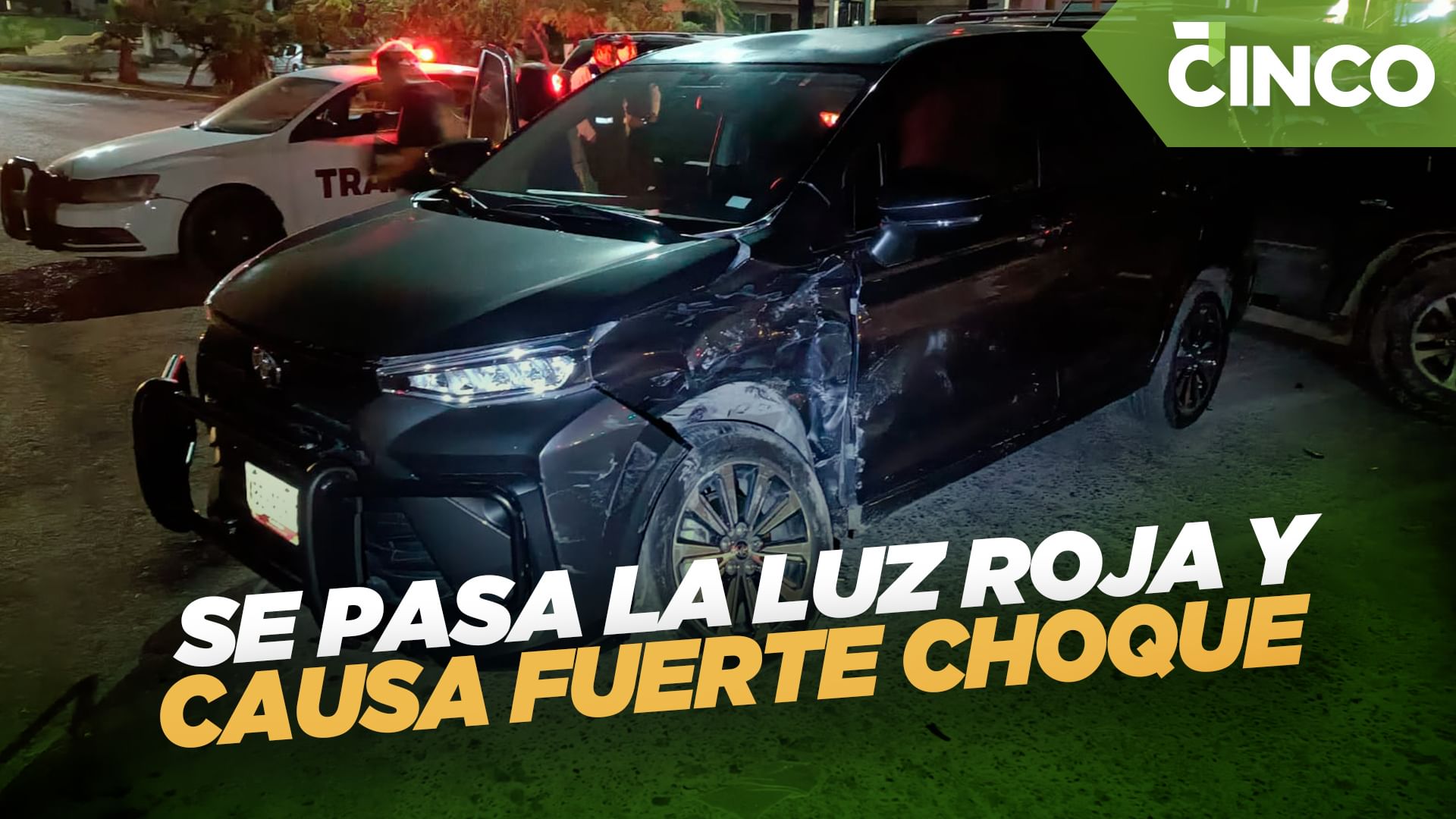 Se pasa la luz roja y causa fuerte choque