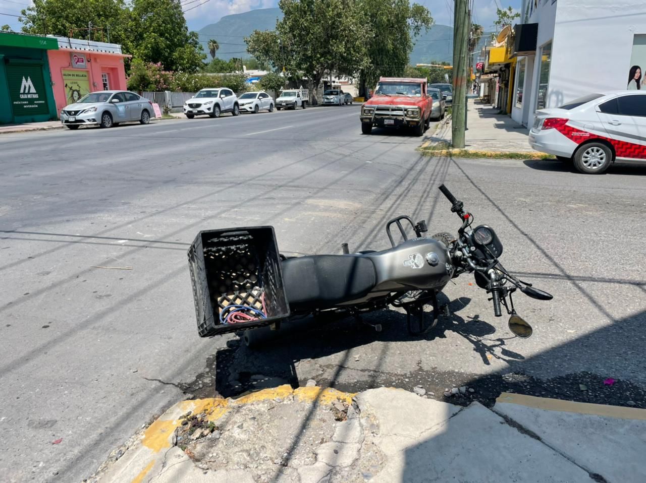 Queda lesionado en choque de crucero