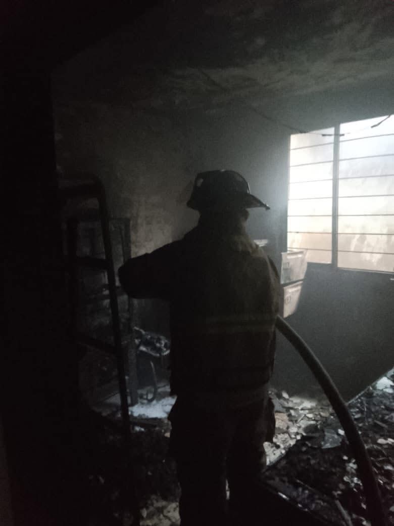 Se incendia casa en la colonia Moderna