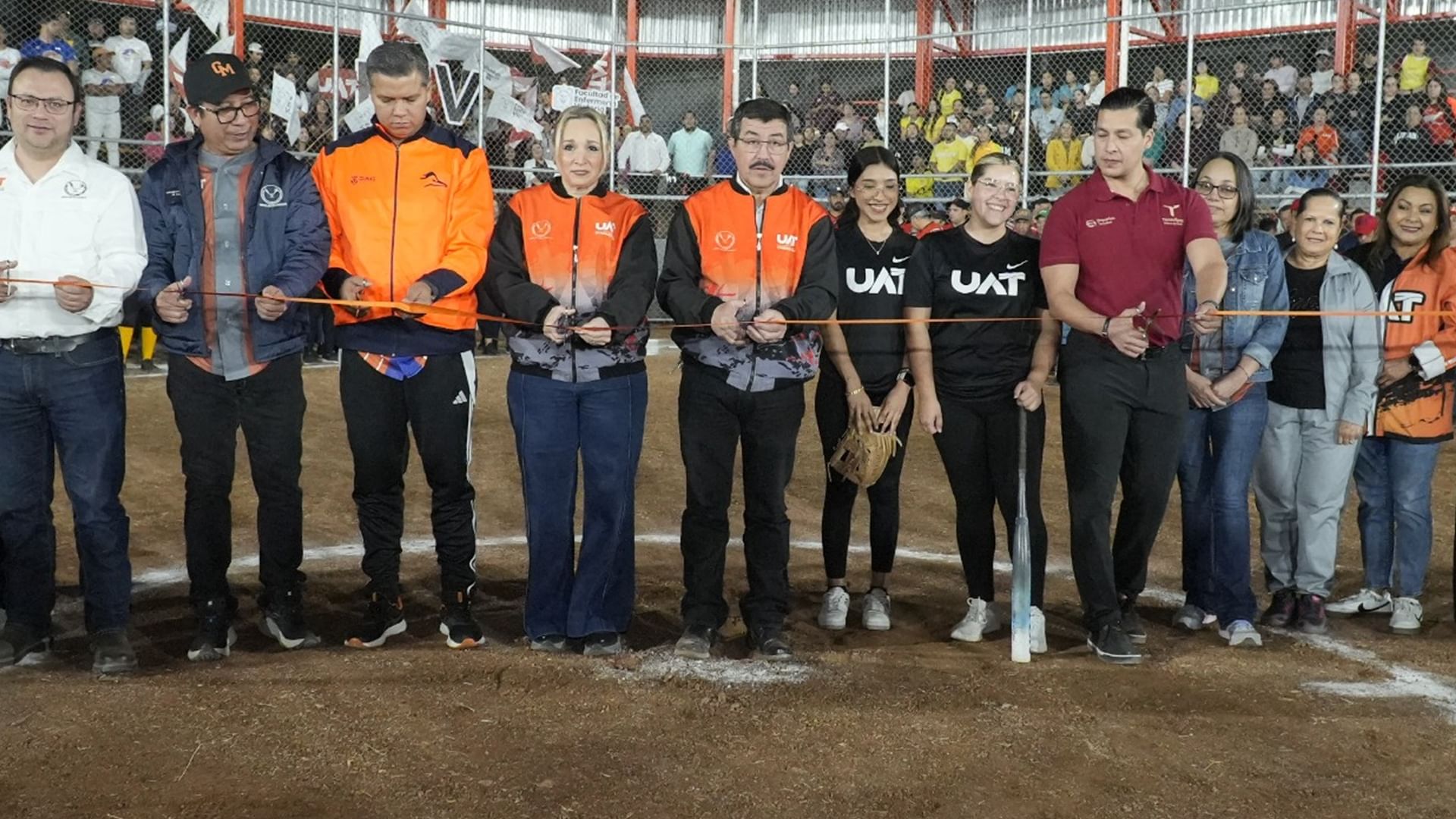 Inaugura rector Dámaso Anaya el Parque Universitario de Softbol de la UAT