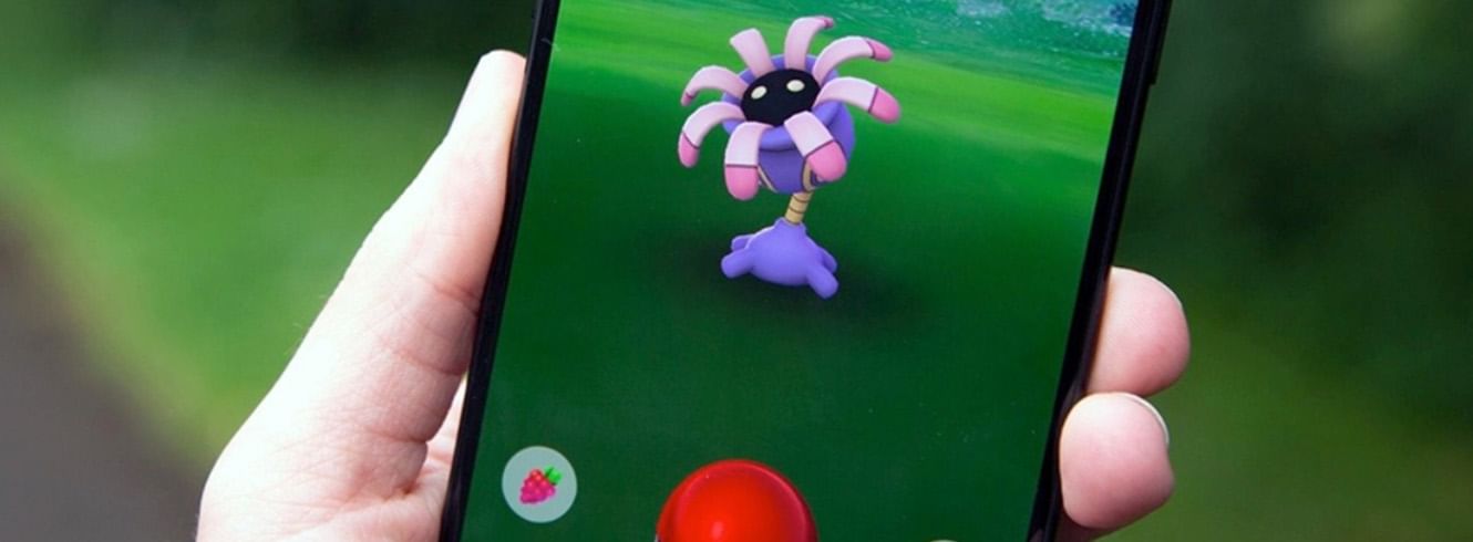 Multan a anciano de 77 años por salir a jugar Pokémon Go