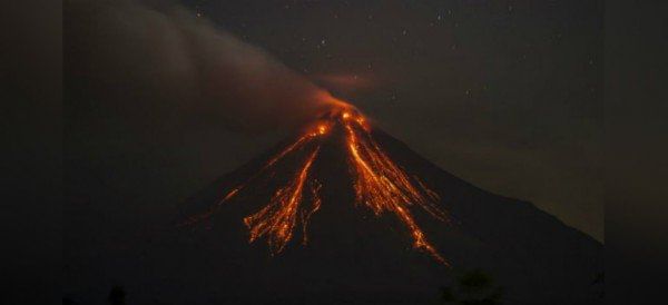 Sorprende gran explosión del Volcán de Colima