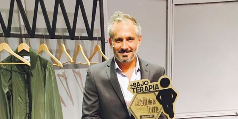 Arath de la Torre recibe homenaje por 25 años de carrera